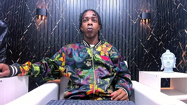 Snapshot of LarryCollin chatting on 02.13.25 LarryCollin online show from 02.13.25