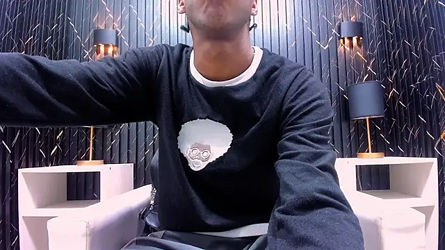 Snapshot of LarryCollin chatting on 02.21.25 LarryCollin online show from 02.21.25