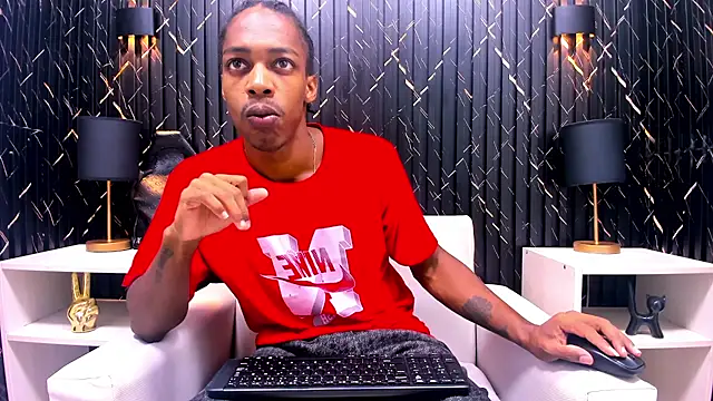 Snapshot of LarryCollin chatting on 03.01.25 LarryCollin online show from 03.01.25