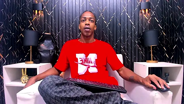 Snapshot of LarryCollin chatting on 03.01.25 LarryCollin online show from 03.01.25