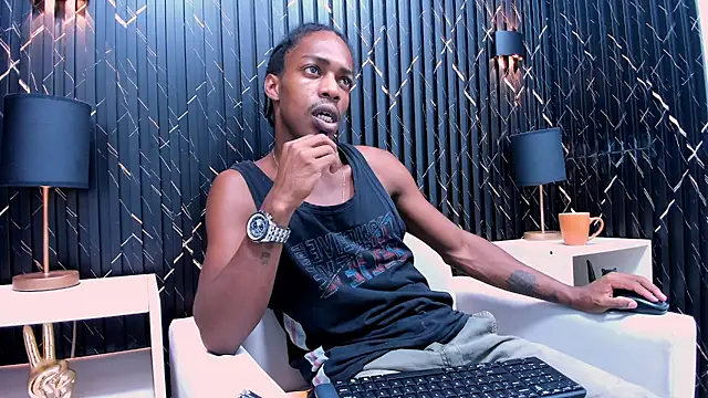 Snapshot of LarryCollin chatting on 03.09.25 LarryCollin online show from 03.09.25