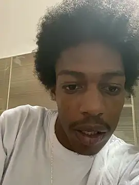 Snapshot of LarryCollin chatting on 03.12.25 LarryCollin online show from 03.12.25