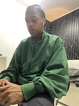 Snapshot of LarryCollin chatting on 03.17.25 LarryCollin online show from 03.17.25