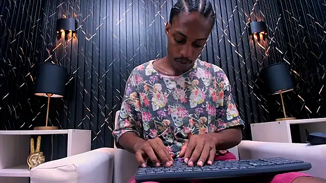 Snapshot of LarryCollin chatting on 03.19.25 LarryCollin online show from 03.19.25