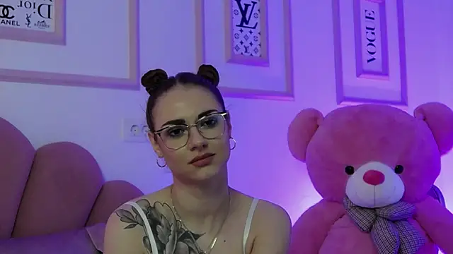 Abby  White online show from 02.04.25