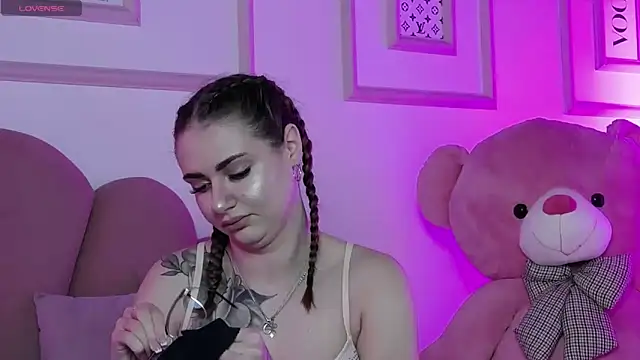 Abby  White online show from 09.28.25