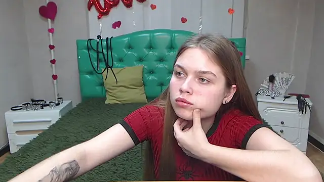 LaraPika online show from 03.18.25