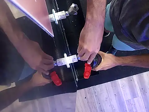 Snapshot of 1995eduardo chatting on 09.28.25 1995eduardo online show from 09.28.25