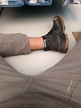 Snapshot of 1995eduardo chatting on 11.25.25 1995eduardo online show from 11.25.25