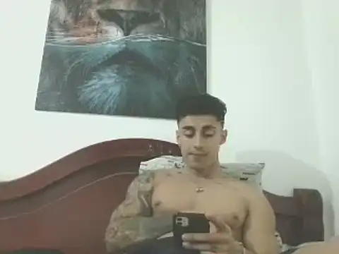 Snapshot of Danifornari chatting on 03.08.25 Danifornari online show from 03.08.25