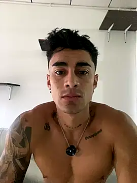 Snapshot of Danifornari chatting on 10.29.25 Danifornari online show from 10.29.25