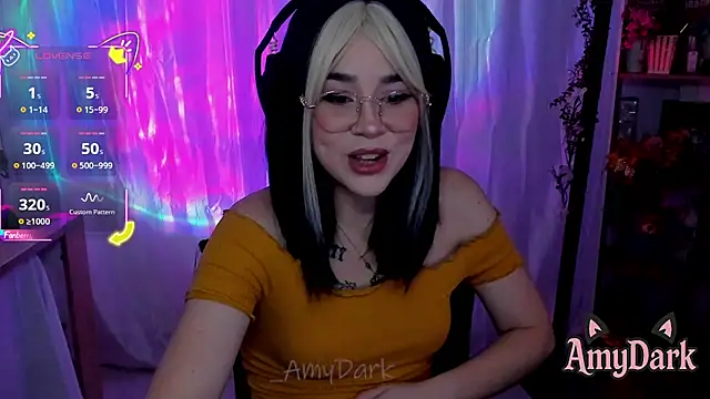 Snapshot of _AmyDark chatting on 09.24.25 AmyDark online show from 09.24.25
