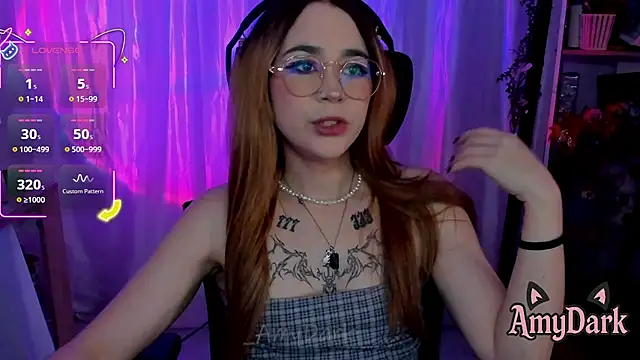 Snapshot of _AmyDark chatting on 10.11.25 AmyDark online show from 10.11.25