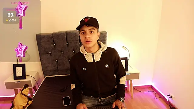 Snapshot of Amadeo_Wild chatting on 12.04.24 Amadeo Wild online show from 12.04.24