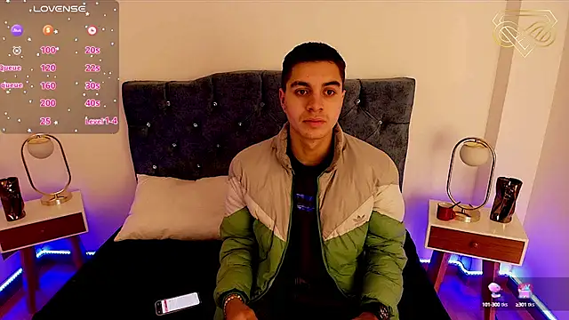 Snapshot of Amadeo_Wild chatting on 12.12.24 Amadeo Wild online show from 12.12.24