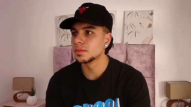 Snapshot of Amadeo_Wild chatting on 02.08.25 Amadeo Wild online show from 02.08.25