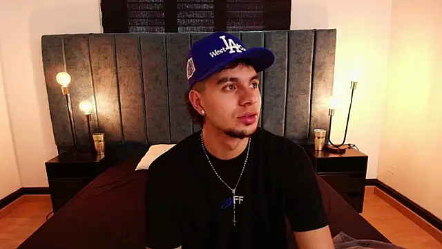 Snapshot of Amadeo_Wild chatting on 02.15.25 Amadeo Wild online show from 02.15.25