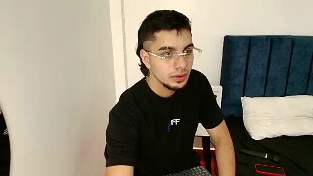 Snapshot of Amadeo_Wild chatting on 03.15.25 Amadeo Wild online show from 03.15.25