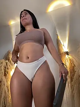 AlessaPears online show from 01.04.25