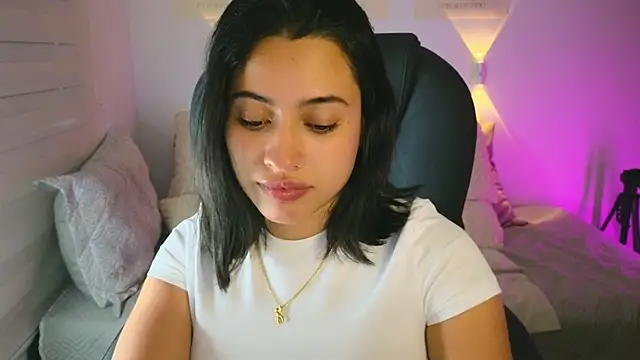 AlessaPears online show from 09.28.25