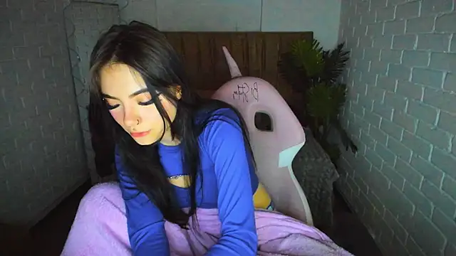 Snapshot of Roxanne_tay chatting on 12.30.24 Roxanne tay online show from 12.30.24