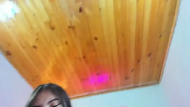 Snapshot of Roxanne_tay chatting on 03.13.25 Roxanne tay online show from 03.13.25