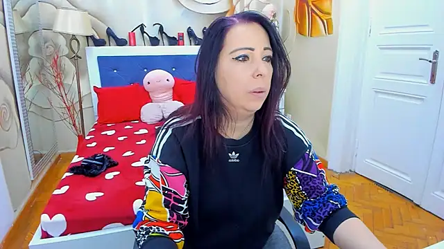 LauraSin online show from 02.08.25