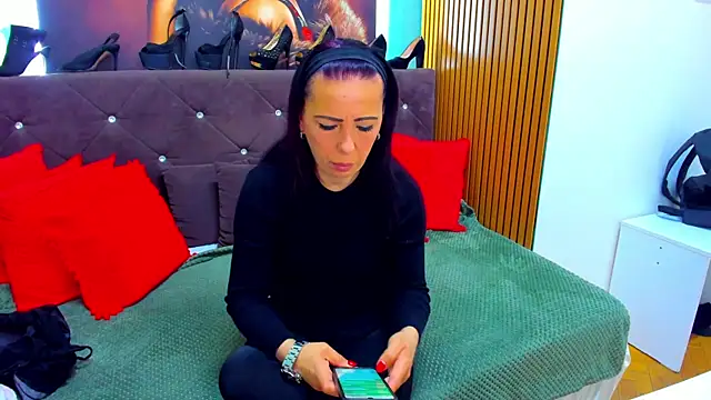Snapshot of LauraSin chatting on 05.01.26 LauraSin online show from 05.01.26