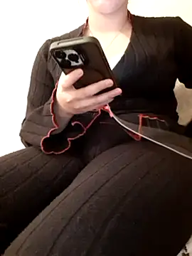 Snapshot of mimaa chatting on 12.24.24 mimaa online show from 12.24.24