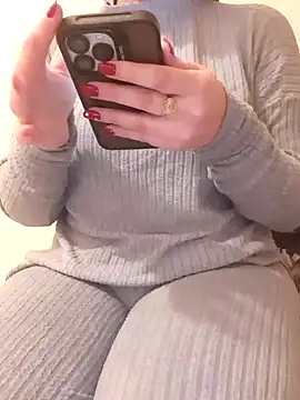 Snapshot of mimaa chatting on 12.29.24 mimaa online show from 12.29.24
