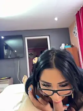 Snapshot of Evafiregirl chatting on 10.30.25 Evafiregirl online show from 10.30.25