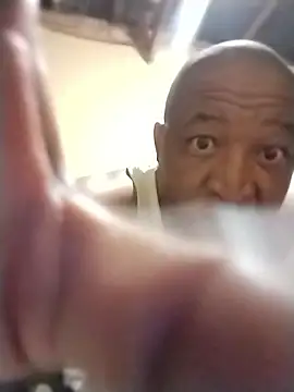 Snapshot of surger chatting on 12.15.25 surger online show from 12.15.25