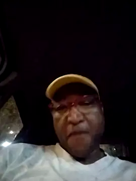 Snapshot of surger chatting on 12.20.25 surger online show from 12.20.25