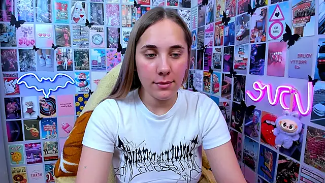 MiaMilas online show from 10.22.25