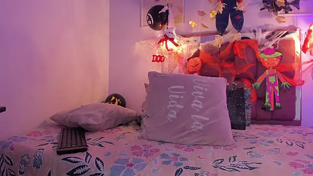 kristakinnky online show from 10.31.25