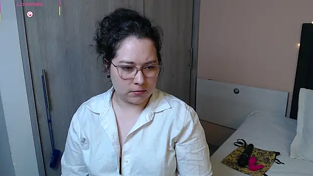 May Carlier online show from 03.17.25