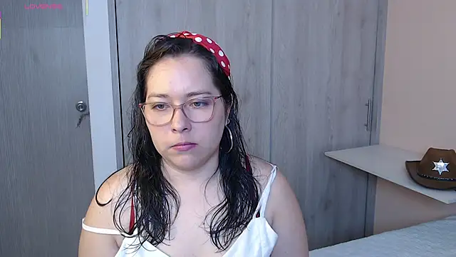 May Carlier online show from 10.11.25