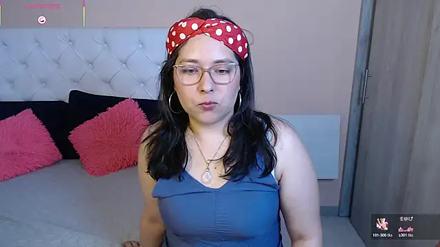 May Carlier online show from 12.19.25