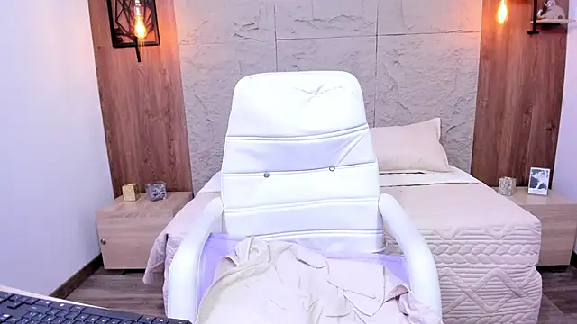  Eveelyn online show from 12.26.24