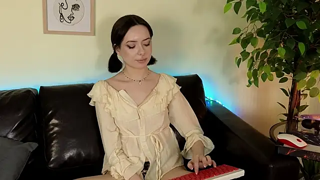 Lazzy Lizzy online show from 12.15.24