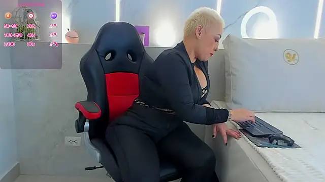Snapshot of mia_becke chatting on 03.22.25 mia becke online show from 03.22.25