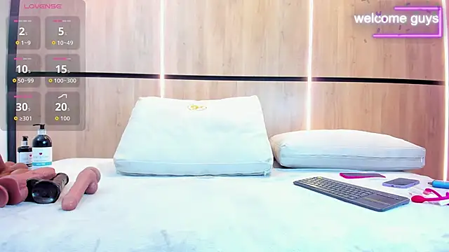 adela chase online show from 09.22.25