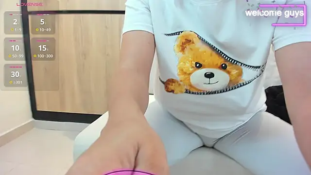 adela chase online show from 12.04.25