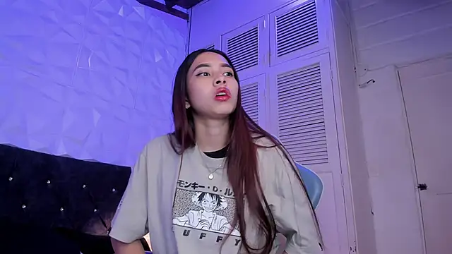 Snapshot of Emma_dl2 chatting on 02.19.25 Emma dl2 online show from 02.19.25