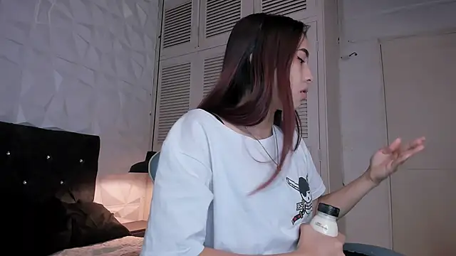 Snapshot of Emma_dl2 chatting on 03.07.25 Emma dl2 online show from 03.07.25