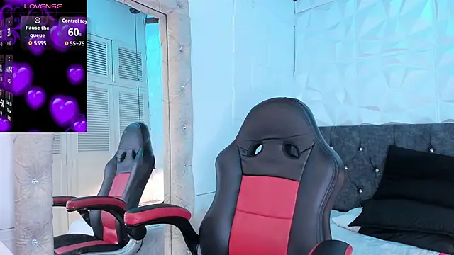 Snapshot of Emma_dl2 chatting on 11.11.25 Emma dl2 online show from 11.11.25