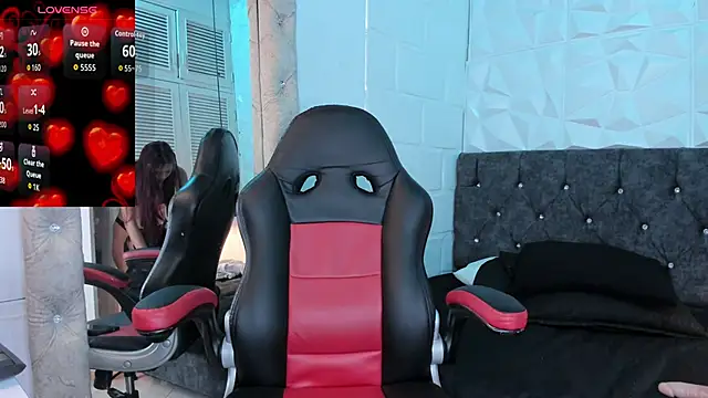 Snapshot of Emma_dl2 chatting on 11.12.25 Emma dl2 online show from 11.12.25