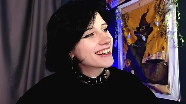 Snapshot of dark_vamp_ chatting on 12.15.24 dark vamp online show from 12.15.24