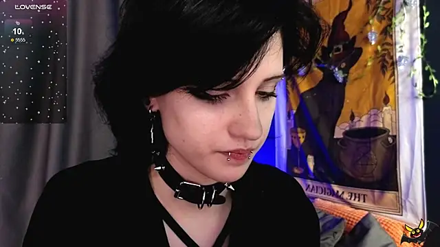 Snapshot of dark_vamp_ chatting on 12.16.24 dark vamp online show from 12.16.24