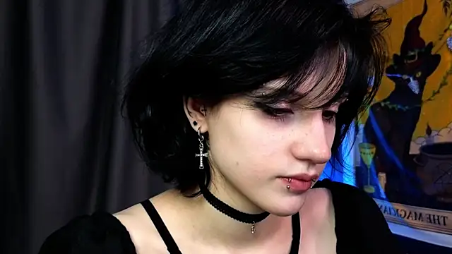 Snapshot of dark_vamp_ chatting on 12.18.24 dark vamp online show from 12.18.24